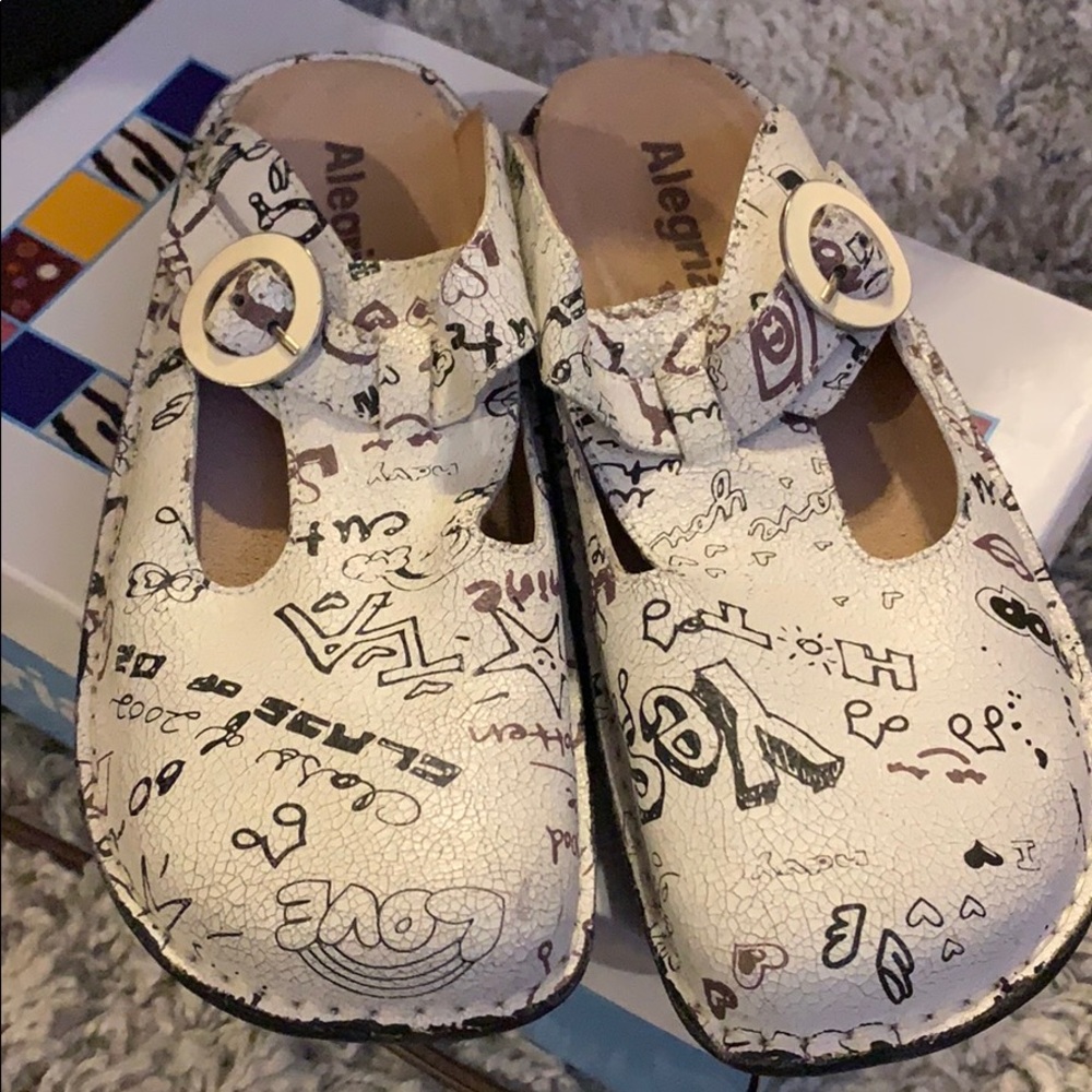 Algeria clogs RARE
